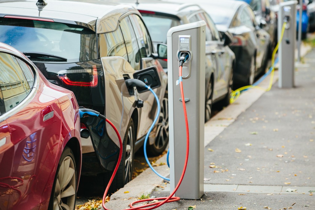 charging hybrid cars